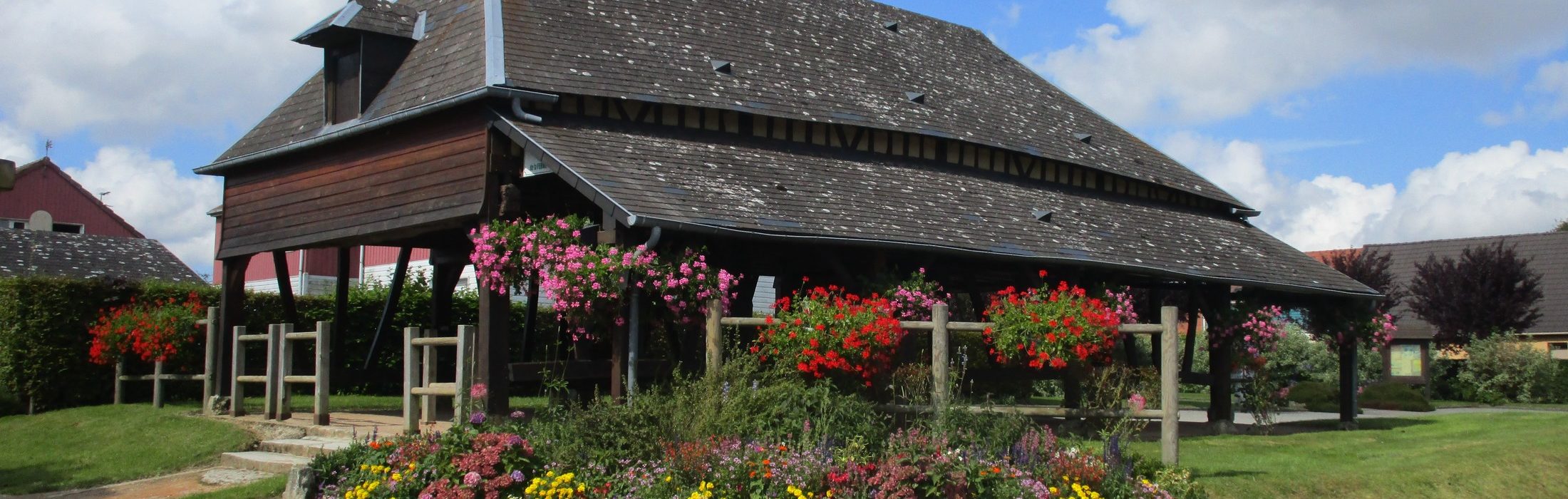 
Autretot is one of the first villages in France, and one of the first in Europe, to obtain the four flowers of the Villes et Villages Fleuris 1
